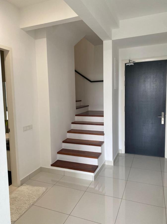 Eco Nest 3 Bedroom Duplex Apartment Nusajaya  Extérieur photo